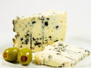 Вреден ли сыр с плесенью?